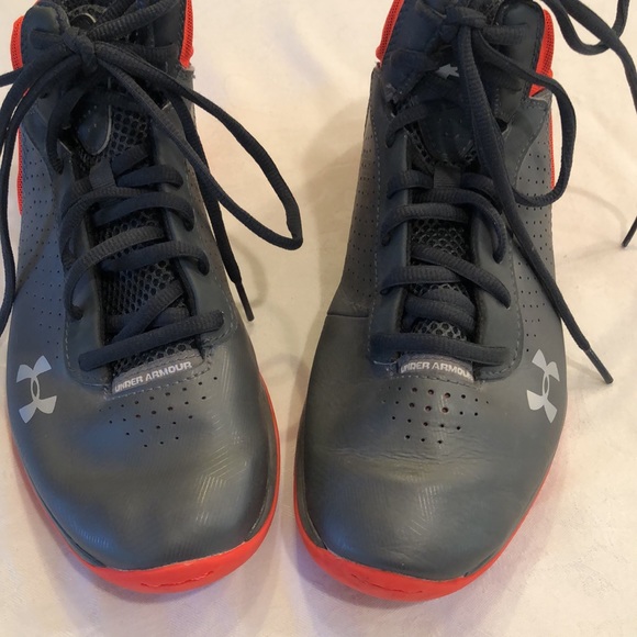 Under Armour girls basketball shoes - Picture 3 of 6